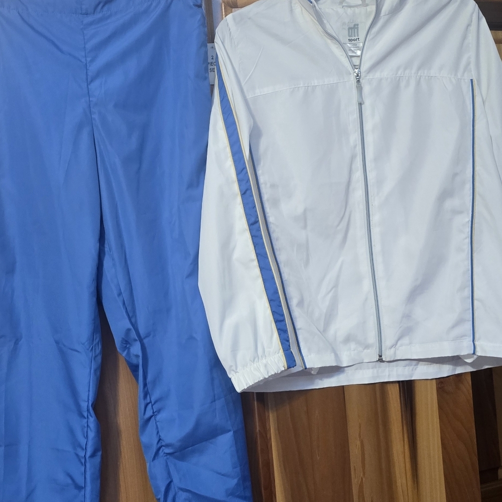 Jogging suit - Picture 2 of 8